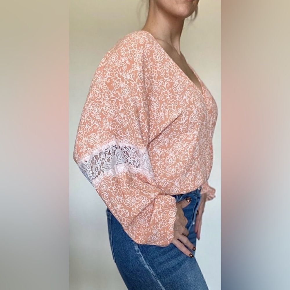 Daytrip Surplice Top Lace Floral Crossover Peach Cream Boho Small